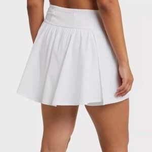 NEW Spanx The Get Moving 14" Booty Boost Double Layer Short Skort 50196R White M